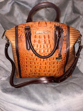 Load image into Gallery viewer, Brahmin purse w/ arm strap
