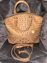 Load image into Gallery viewer, Brahmin purse w/ strap
