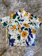 Load image into Gallery viewer, Vintage floral button up blouse
